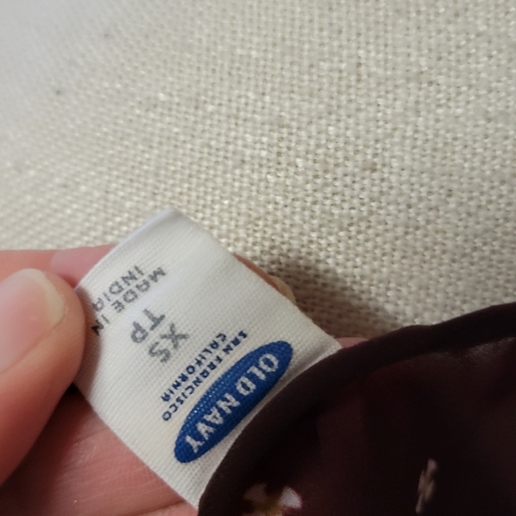 Old Navy burgundy floral chiffon blouse size xs - Picture 6 of 6